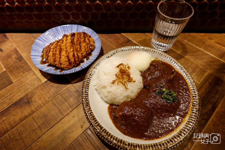 10大安區新高軒咖哩炸豬排咖哩飯牛柳燉黑豚豬肉溫泉蛋.jpg 10大安區新高軒咖哩炸豬排咖哩飯牛柳燉黑豚豬肉溫泉蛋.jpg
