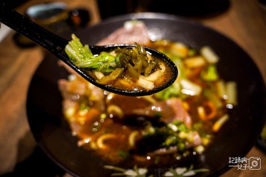 27基隆美食古月香熬粹牛肉麵三寶牛肉麵牛筋牛肚牛肉片.jpg 27基隆美食古月香熬粹牛肉麵三寶牛肉麵牛筋牛肚牛肉片.jpg