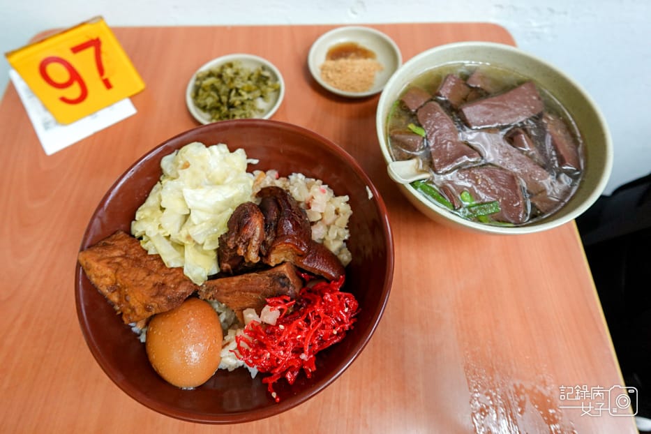 17台北大同區知名老店紅昌吉豬血湯腿庫飯.jpg 17台北大同區知名老店紅昌吉豬血湯腿庫飯.jpg