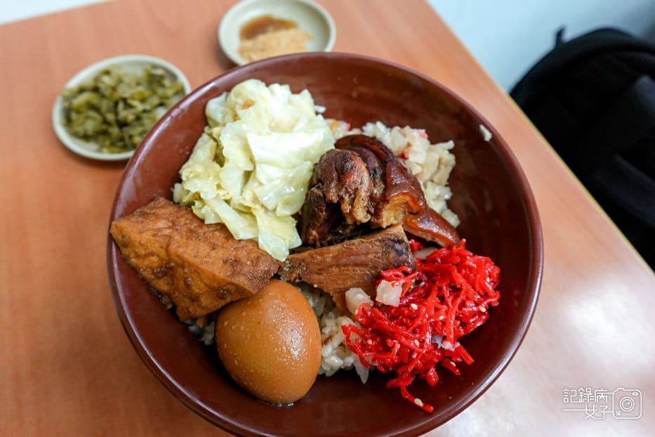 19台北大同區知名老店紅昌吉豬血湯腿庫飯.jpg 19台北大同區知名老店紅昌吉豬血湯腿庫飯.jpg