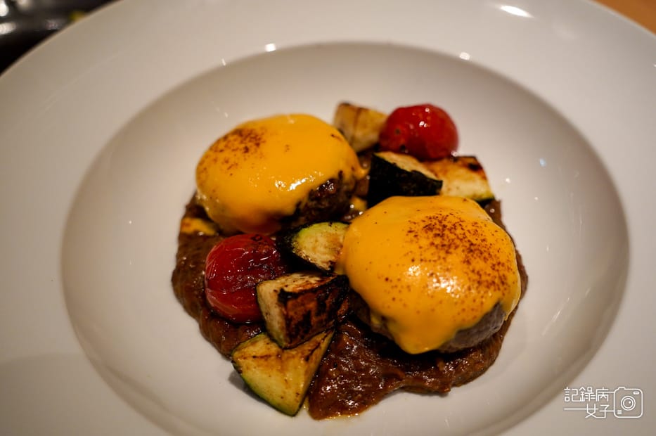 70台中EMPEROR和牛漢堡排肉月見和牛.jpg 70台中EMPEROR和牛漢堡排肉月見和牛.jpg