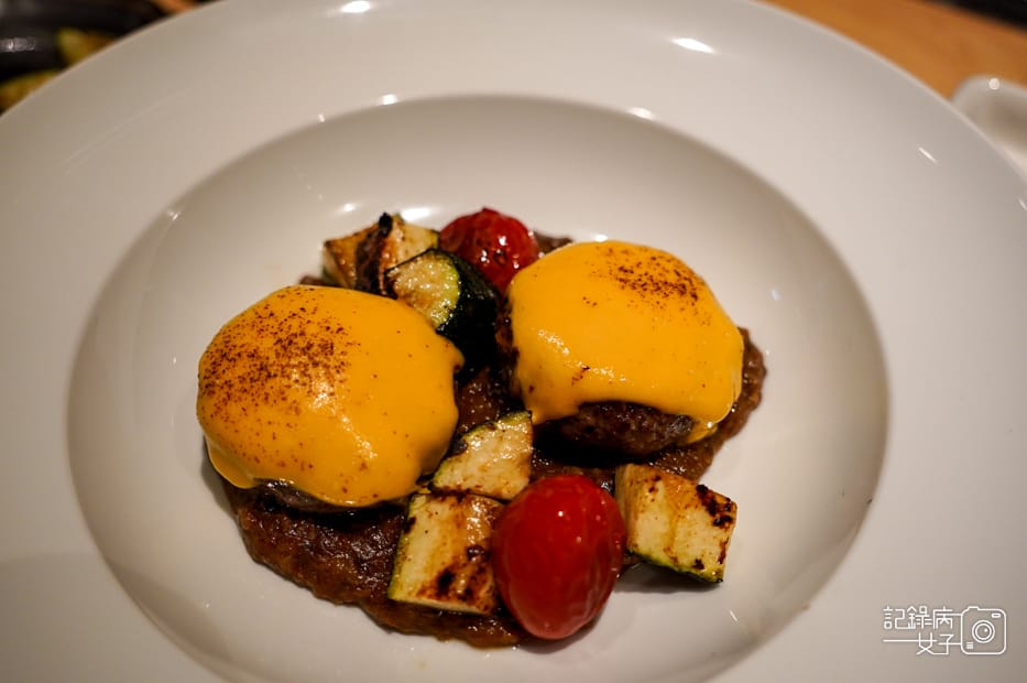 69台中EMPEROR和牛漢堡排肉月見和牛.jpg 69台中EMPEROR和牛漢堡排肉月見和牛.jpg