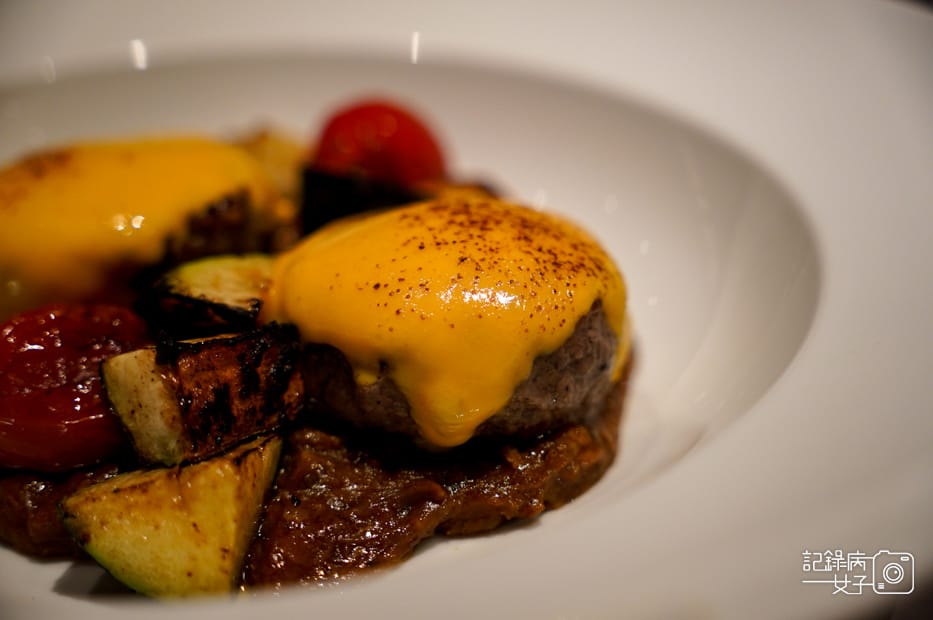 71台中EMPEROR和牛漢堡排肉月見和牛.jpg 71台中EMPEROR和牛漢堡排肉月見和牛.jpg