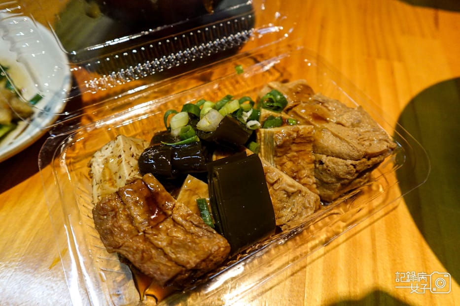 25新北三重美食新竹吳家鴨香飯鴨肉飯鴨肉炒飯冬粉韭菜鴨腸鴨肉丸湯.jpg 25新北三重美食新竹吳家鴨香飯鴨肉飯鴨肉炒飯冬粉韭菜鴨腸鴨肉丸湯.jpg