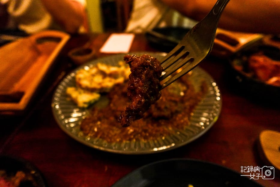 38燉牛肉佐麵糰子炸乳酪火腿薯條.jpg 38燉牛肉佐麵糰子炸乳酪火腿薯條.jpg