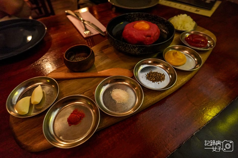 16台北捷克料理Divadlo捷克公寓韃靼生牛肉燉牛肉醃奶酪.jpg 16台北捷克料理Divadlo捷克公寓韃靼生牛肉燉牛肉醃奶酪.jpg