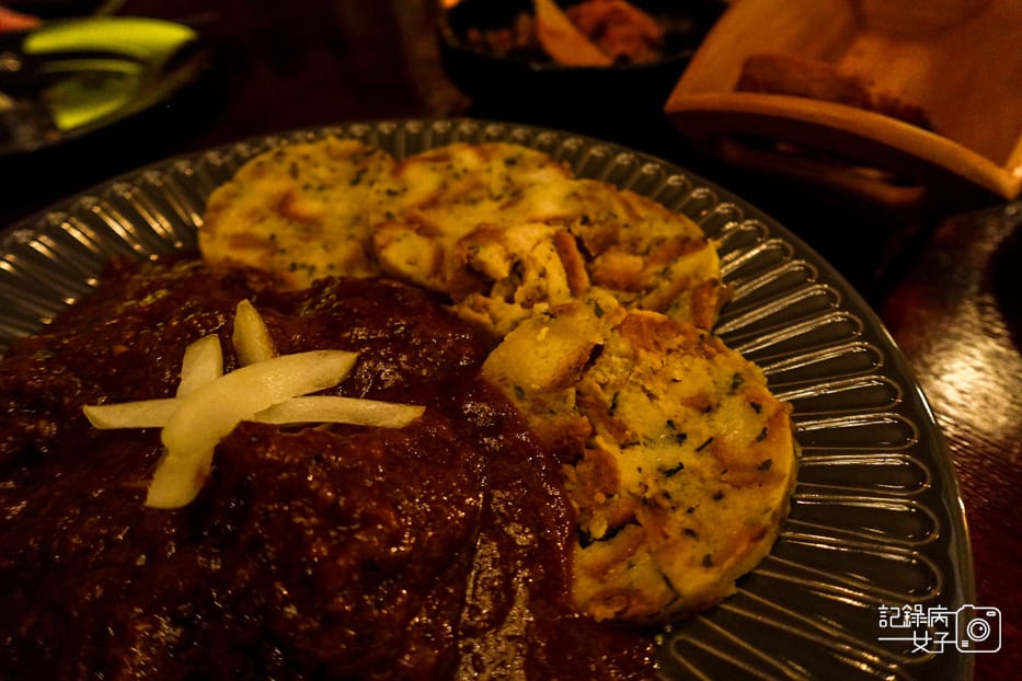 37燉牛肉佐麵糰子炸乳酪火腿薯條.jpg 37燉牛肉佐麵糰子炸乳酪火腿薯條.jpg