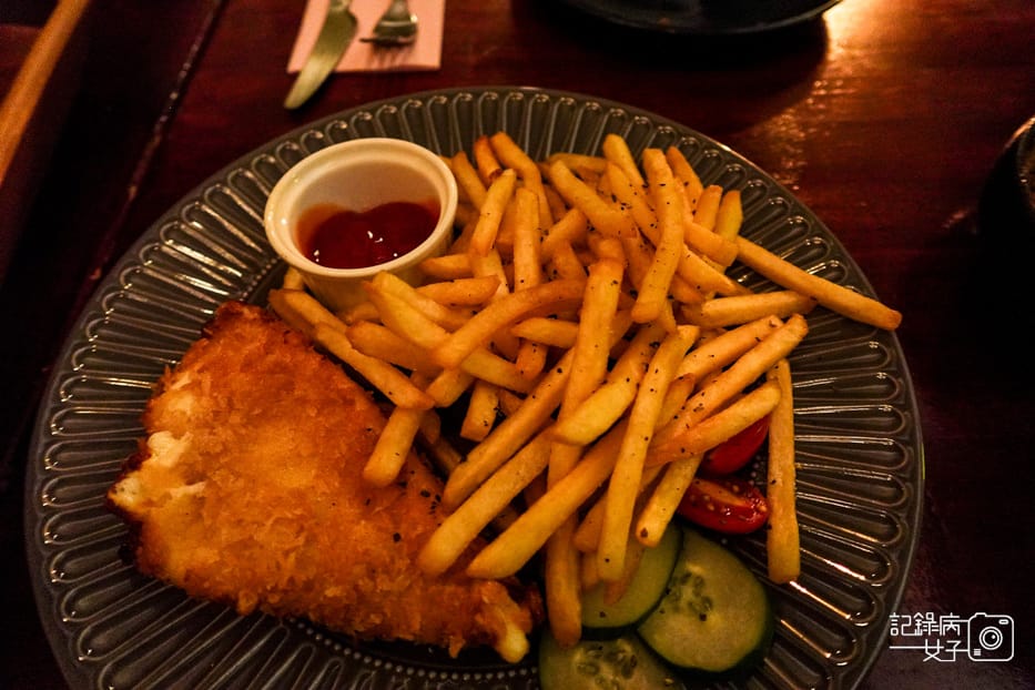 39燉牛肉佐麵糰子炸乳酪火腿薯條.jpg 39燉牛肉佐麵糰子炸乳酪火腿薯條.jpg