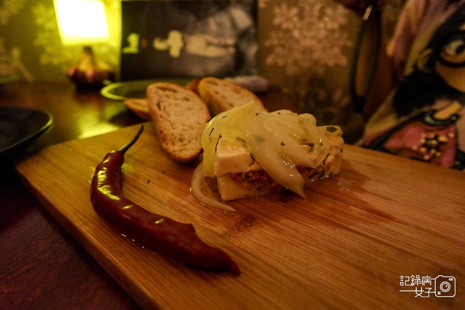 29台北捷克料理Divadlo捷克公寓醋醃香腸醃奶酪佐麵包.jpg 29台北捷克料理Divadlo捷克公寓醋醃香腸醃奶酪佐麵包.jpg