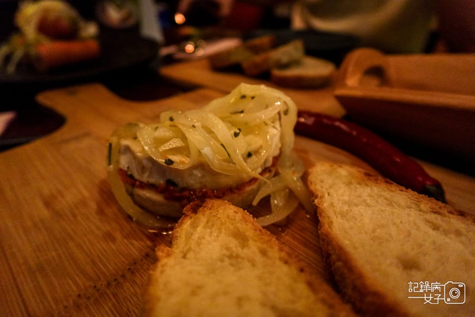 30台北捷克料理Divadlo捷克公寓醋醃香腸醃奶酪佐麵包.jpg 30台北捷克料理Divadlo捷克公寓醋醃香腸醃奶酪佐麵包.jpg