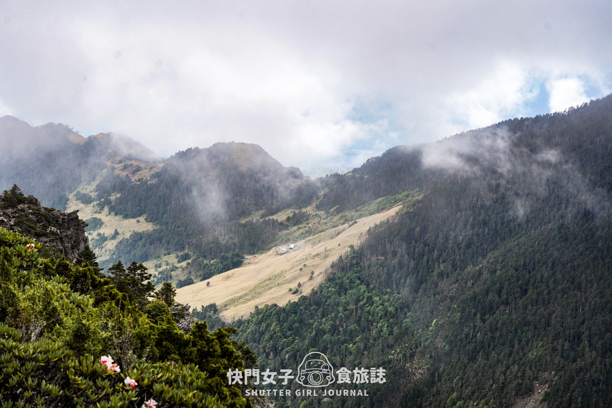 【雪山北峰】雪北單攻 x 穿越黑森林碎石坡 x 欣賞高山杜鵑圈谷 x 可愛夢幻雪北山屋 - 第48張圖 【雪山北峰】雪北單攻 x 穿越黑森林碎石坡 x 欣賞高山杜鵑圈谷 x 可愛夢幻雪北山屋