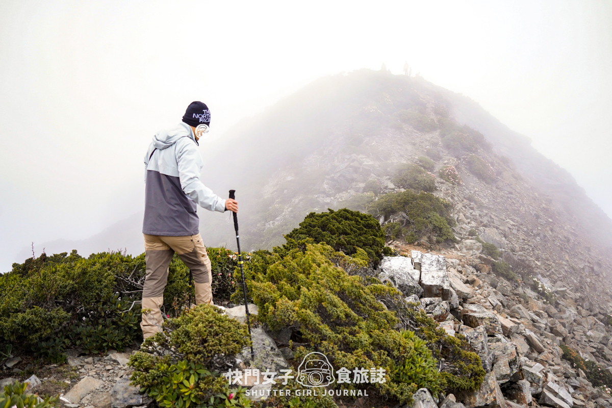 【雪山北峰】雪北單攻 x 穿越黑森林碎石坡 x 欣賞高山杜鵑圈谷 x 可愛夢幻雪北山屋 - 第56張圖 【雪山北峰】雪北單攻 x 穿越黑森林碎石坡 x 欣賞高山杜鵑圈谷 x 可愛夢幻雪北山屋