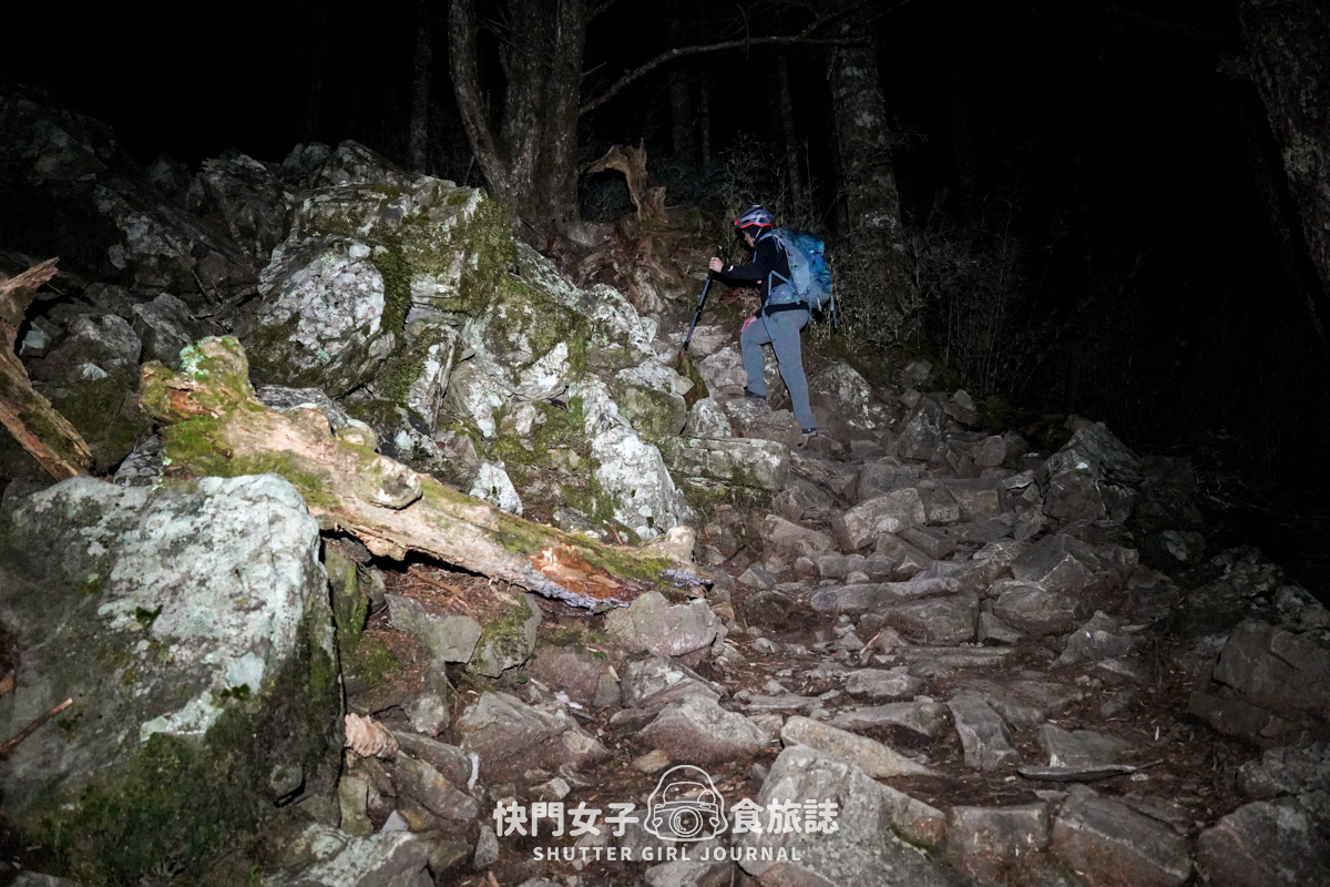 【雪山北峰】雪北單攻 x 穿越黑森林碎石坡 x 欣賞高山杜鵑圈谷 x 可愛夢幻雪北山屋 - 第10張圖 【雪山北峰】雪北單攻 x 穿越黑森林碎石坡 x 欣賞高山杜鵑圈谷 x 可愛夢幻雪北山屋