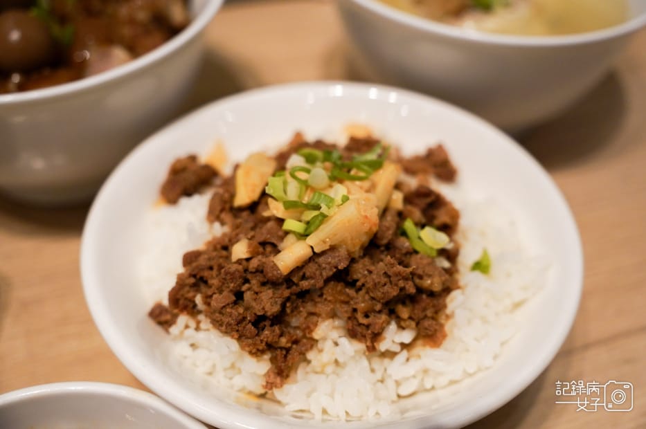17金門美食文青小店雨川食堂高粱肉燥飯家常五花飯一條根雞湯.jpg