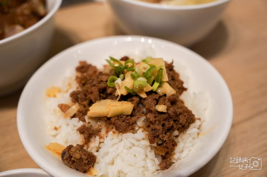 18金門美食文青小店雨川食堂高粱肉燥飯家常五花飯一條根雞湯.jpg