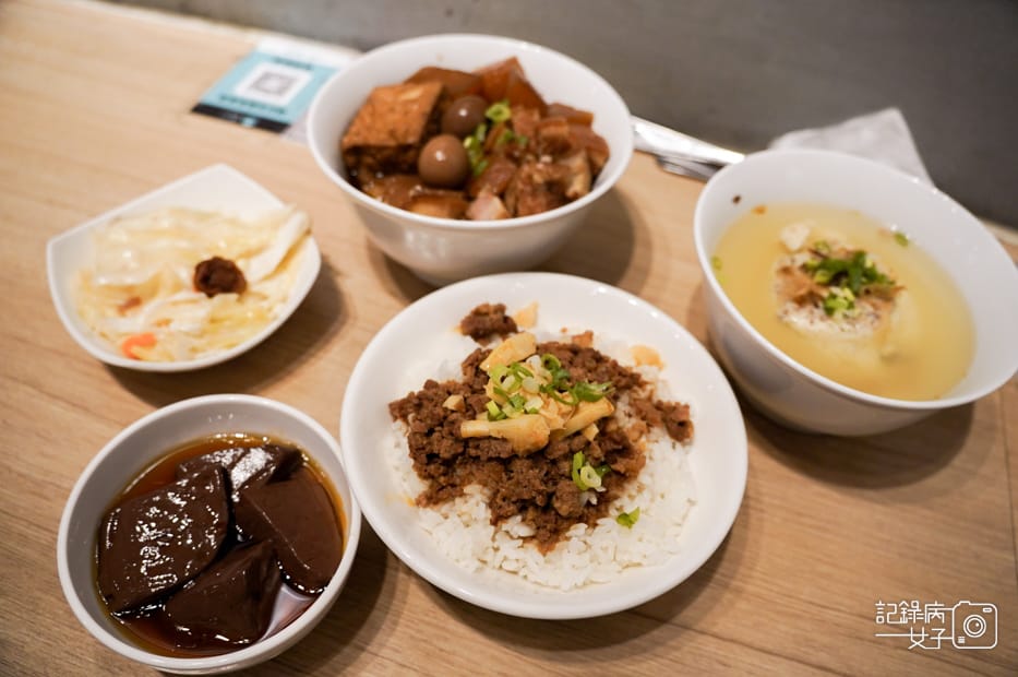 12金門美食文青小店雨川食堂高粱肉燥飯家常五花飯一條根雞湯.jpg