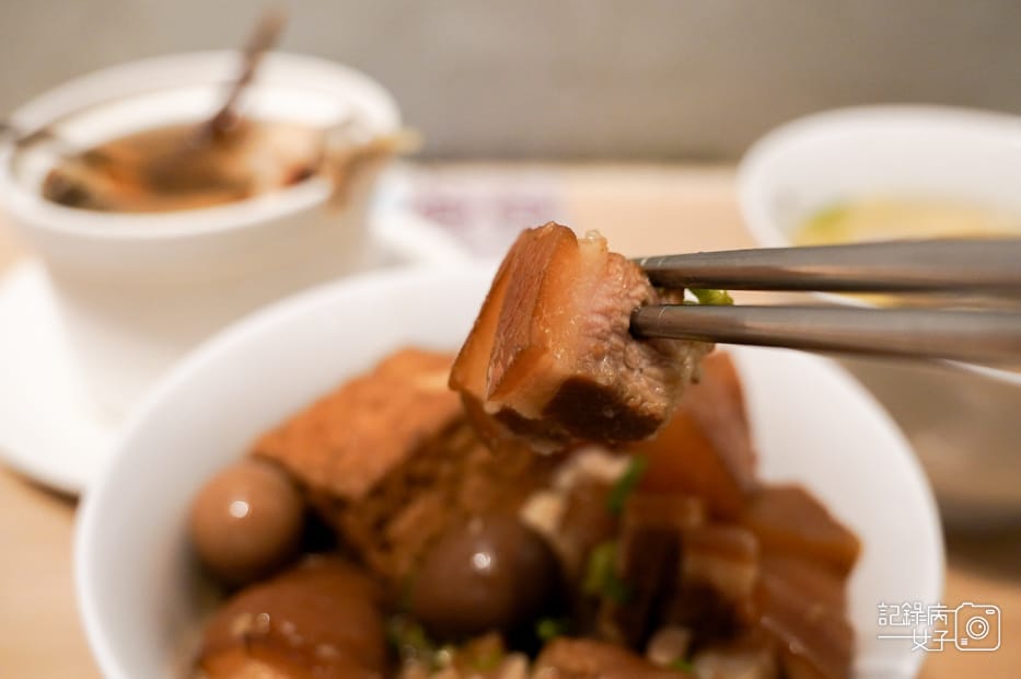 16金門美食文青小店雨川食堂高粱肉燥飯家常五花飯一條根雞湯.jpg