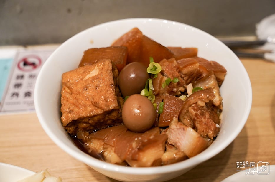 13金門美食文青小店雨川食堂高粱肉燥飯家常五花飯一條根雞湯.jpg