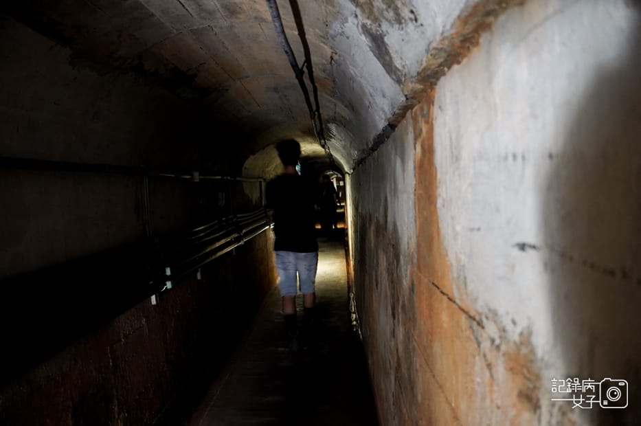 9金門金城民防坑道體驗摸黑炮擊聲走完隧道.jpg