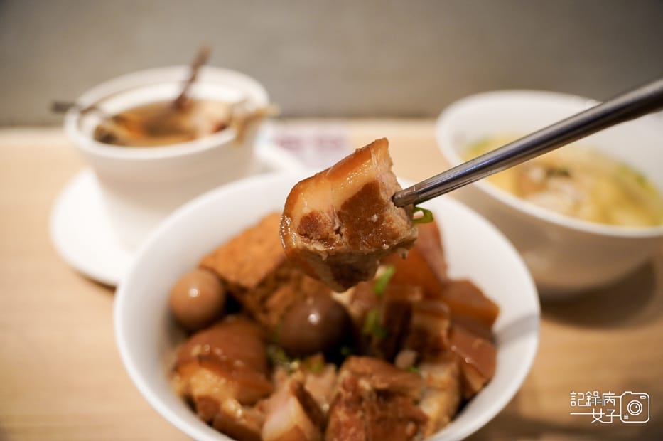 15金門美食文青小店雨川食堂高粱肉燥飯家常五花飯一條根雞湯.jpg