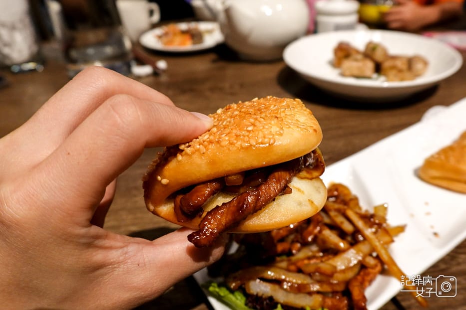 28金絲麥片蝦糖醋松鼠魚黃金荷葉包肉絲刈包.jpg 28金絲麥片蝦糖醋松鼠魚黃金荷葉包肉絲刈包.jpg