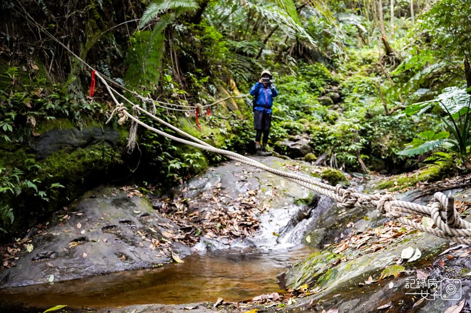9桃園新竹小百岳石牛山步道拉繩攀岩五寮尖.jpg