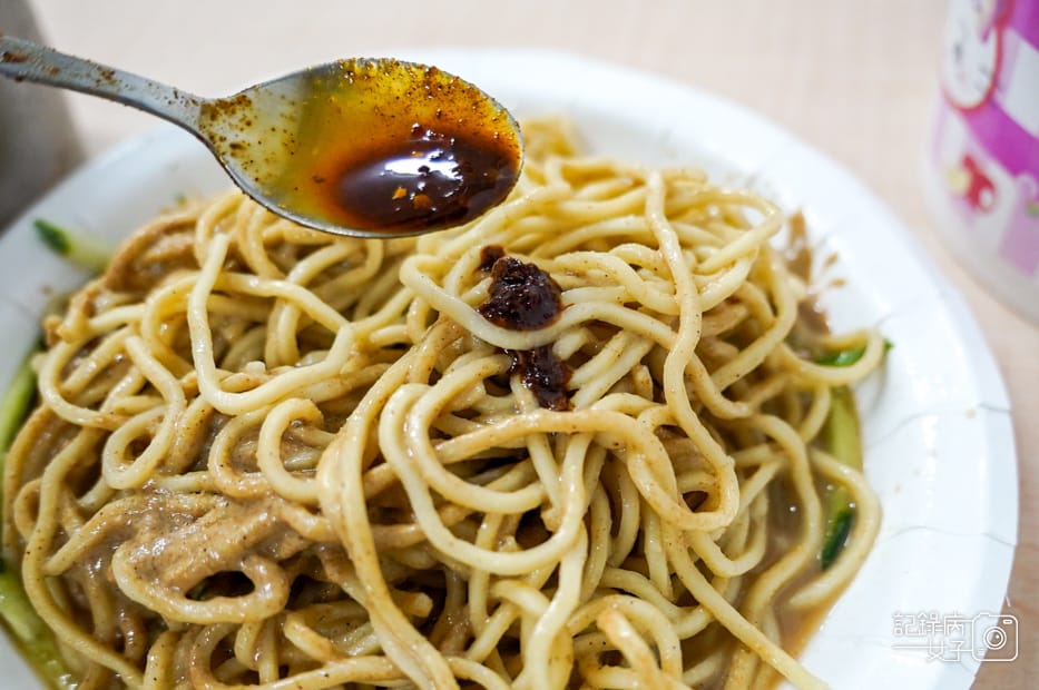 27台北信義區美食邱記涼麵麻醬炸醬麵綜合貢丸味噌湯.jpg