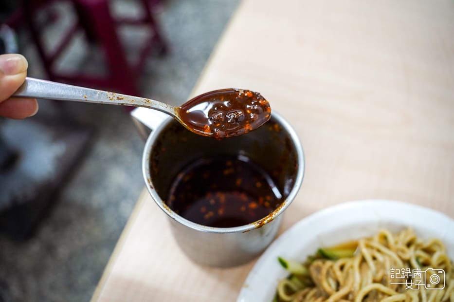 26台北信義區美食邱記涼麵麻醬炸醬麵綜合貢丸味噌湯.jpg
