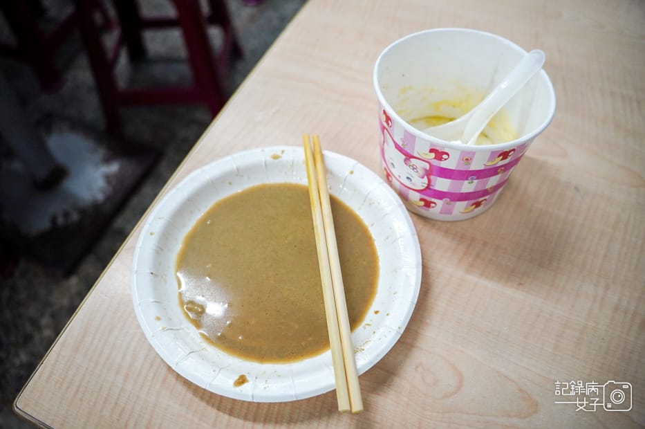 32台北信義區美食邱記涼麵麻醬炸醬麵綜合貢丸味噌湯.jpg
