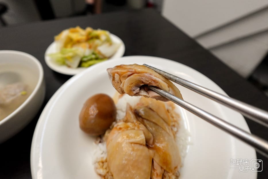 17通化臨江街夜市梁鑫雞肉飯專門店海南雞醬油膏雞腿.jpg 17通化臨江街夜市梁鑫雞肉飯專門店海南雞醬油膏雞腿.jpg