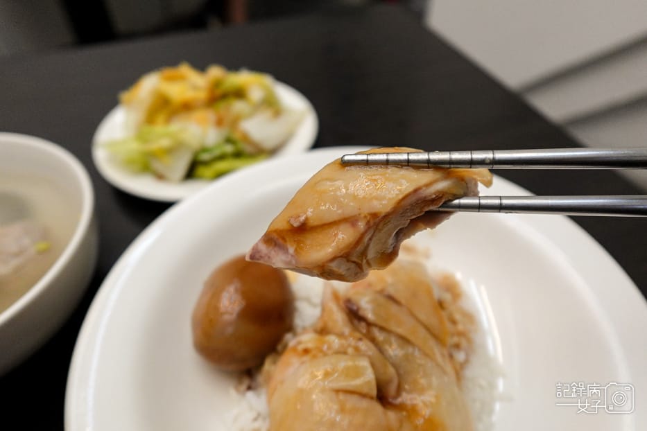 18通化臨江街夜市梁鑫雞肉飯專門店海南雞醬油膏雞腿.jpg 18通化臨江街夜市梁鑫雞肉飯專門店海南雞醬油膏雞腿.jpg