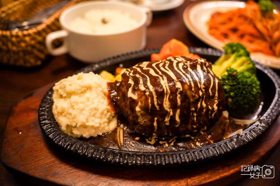 29士林夜市日向洋食 HINATA日劇初戀拿坡里紅醬義大利麵咖哩漢堡排.jpg