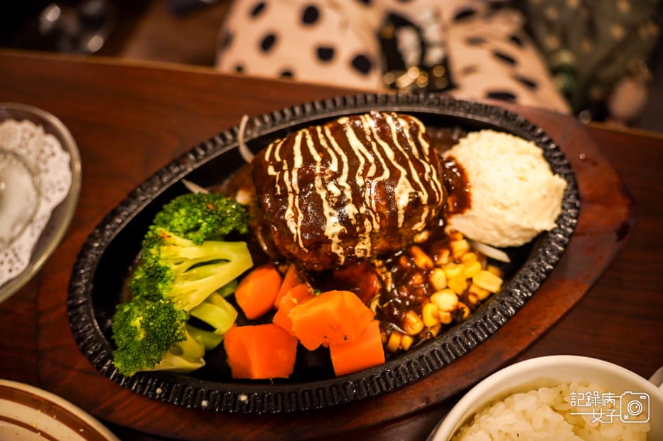 27士林夜市日向洋食 HINATA日劇初戀拿坡里紅醬義大利麵咖哩漢堡排.jpg