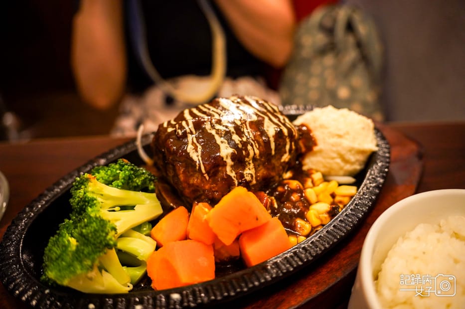 28士林夜市日向洋食 HINATA日劇初戀拿坡里紅醬義大利麵咖哩漢堡排.jpg