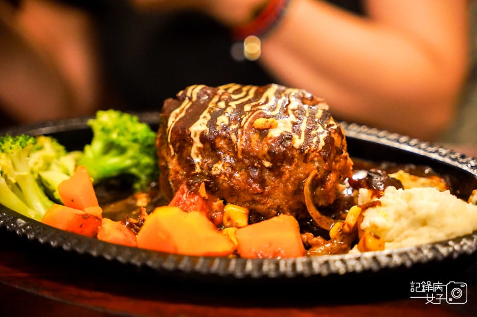 31士林夜市日向洋食 HINATA日劇初戀拿坡里紅醬義大利麵咖哩漢堡排.jpg