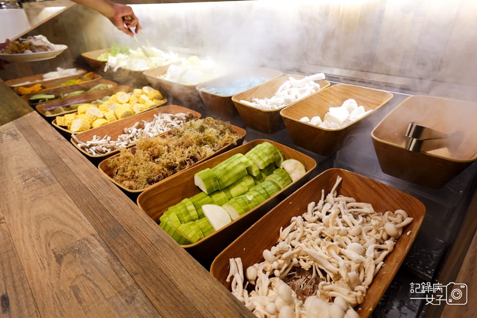 10汆食作伙鍋麻辣鍋霜降牛自助吧海燕窩甜點飲品吃到飽.jpg