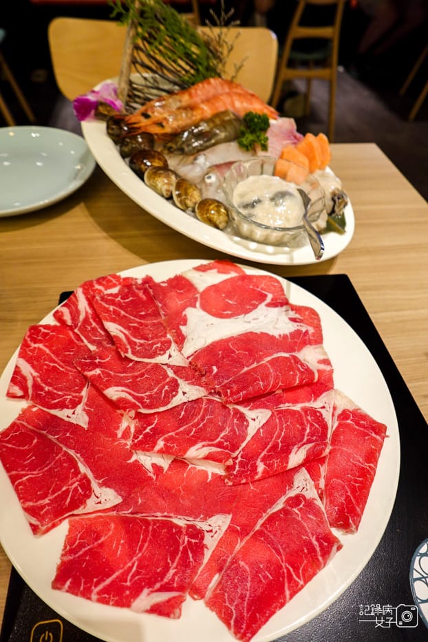 29汆食作伙鍋麻辣鍋霜降牛自助吧海燕窩甜點飲品吃到飽.jpg
