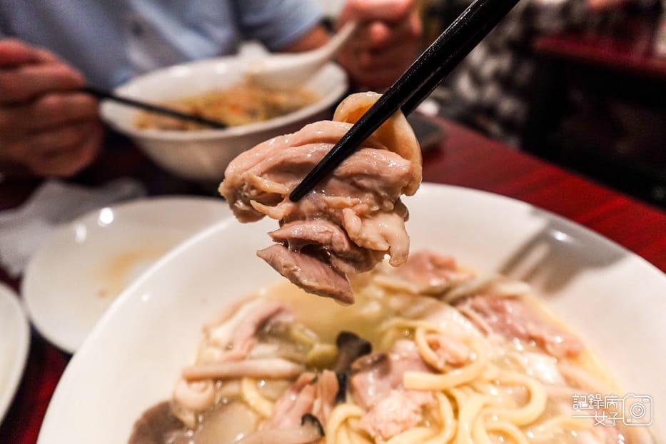 26林森北路宵夜雞湯榮麵食館老火百菇雞湯麵.jpg