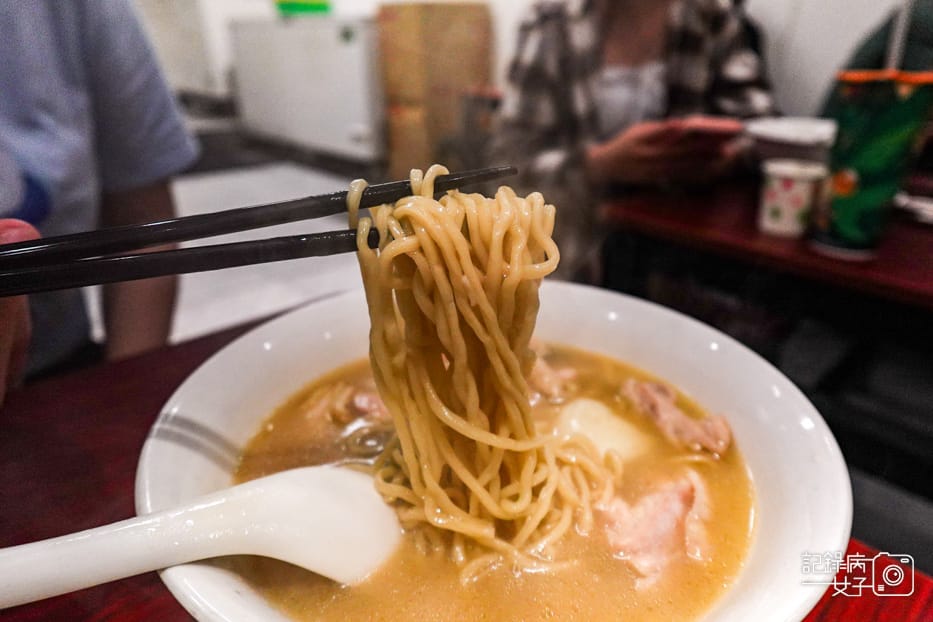 21林森北路宵夜雞湯榮麵食館老火剝皮辣椒山藥雞湯麵.jpg