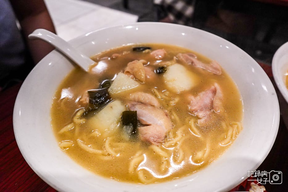 18林森北路宵夜雞湯榮麵食館老火剝皮辣椒山藥雞湯麵.jpg