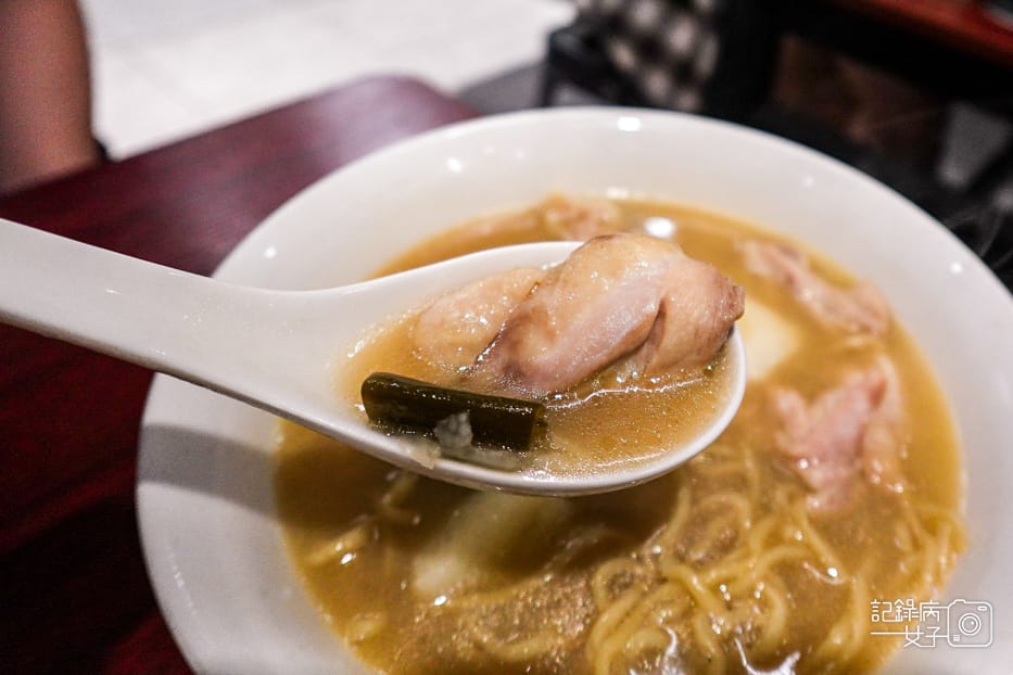 19林森北路宵夜雞湯榮麵食館老火剝皮辣椒山藥雞湯麵.jpg