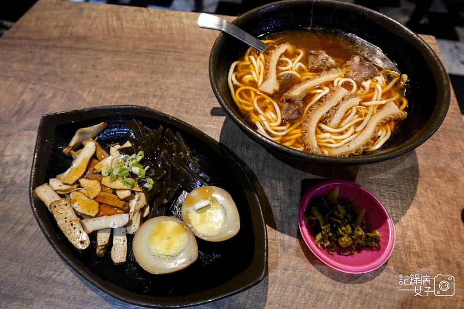 12台北內湖阿助牛肉麵阿肋牛肉麵東湖牛肚雙拼麵滷味小點.jpg