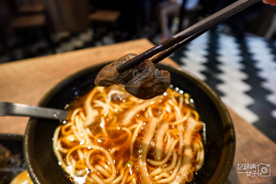 16台北內湖阿助牛肉麵阿肋牛肉麵東湖牛肚雙拼麵滷味小點.jpg
