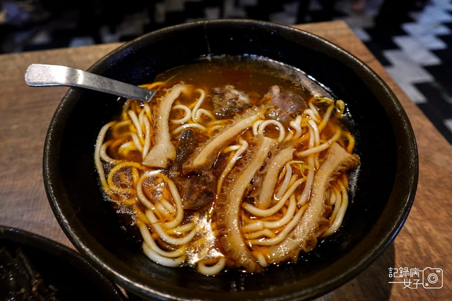 14台北內湖阿助牛肉麵阿肋牛肉麵東湖牛肚雙拼麵滷味小點.jpg