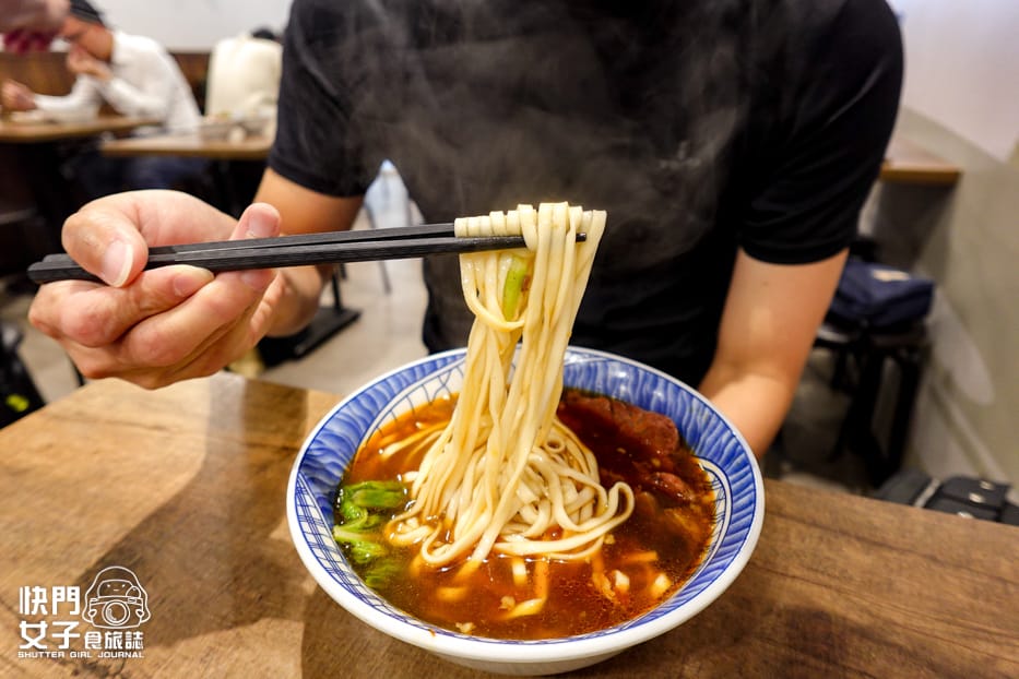 14光復內湖三重美食宵夜東引快刀手滷味牛肉麵招牌牛油麻醬拌麵紅油炒手.jpg