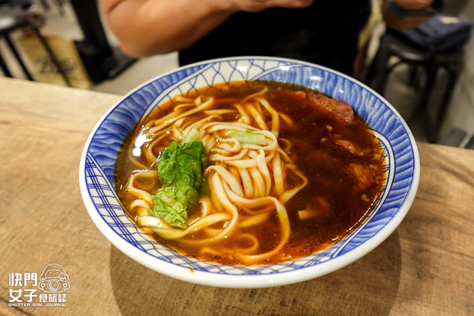 13光復內湖三重美食宵夜東引快刀手滷味牛肉麵招牌牛油麻醬拌麵紅油炒手.jpg