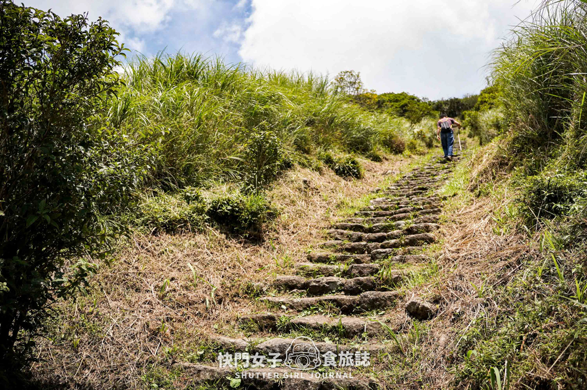 【大屯山連峰步道】陽明山小百岳大屯山主峰 x 台北大縱走第二段 x 挑戰西峰南峰濕滑拉繩泥巴地形
