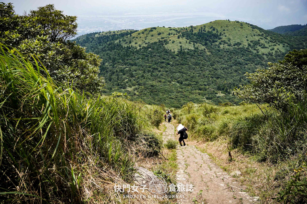 【大屯山連峰步道】陽明山小百岳大屯山主峰 x 台北大縱走第二段 x 挑戰西峰南峰濕滑拉繩泥巴地形