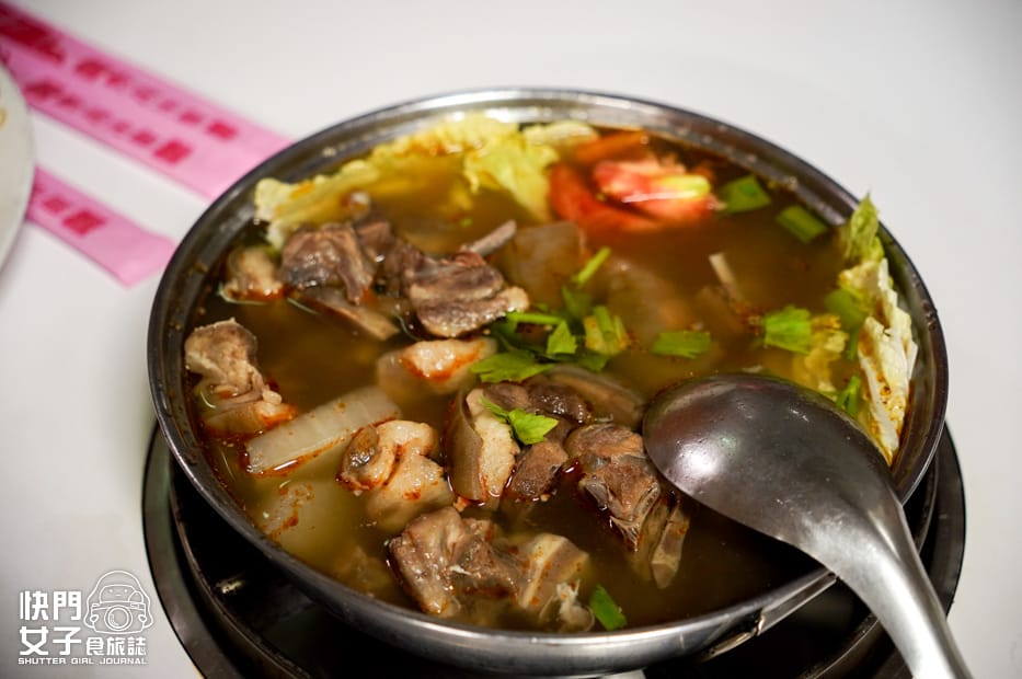 16南投水里羊肉王招牌當歸羊肉爐紅燒羊腩麵線豬肚.jpg