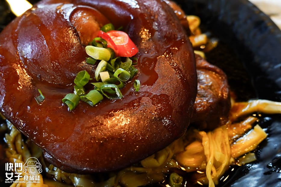 25台中美食東山棧米其林必比登甕缸雞雞油拌飯滷蹄膀.jpg